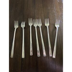 Set Of 7 Wm Rogers Appetizer Dessert Forks & Serving Flatware Stainless Flowers
